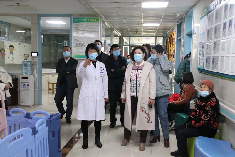 2022年2月25日，濰坊鳶都醫(yī)院黨委書(shū)記、院長(zhǎng)鄭海妹（前排右一）一行蒞臨兒童早期發(fā)展部參觀交流.jpg